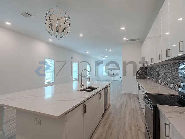 4123 Avenue M 1/2 — Photo 10