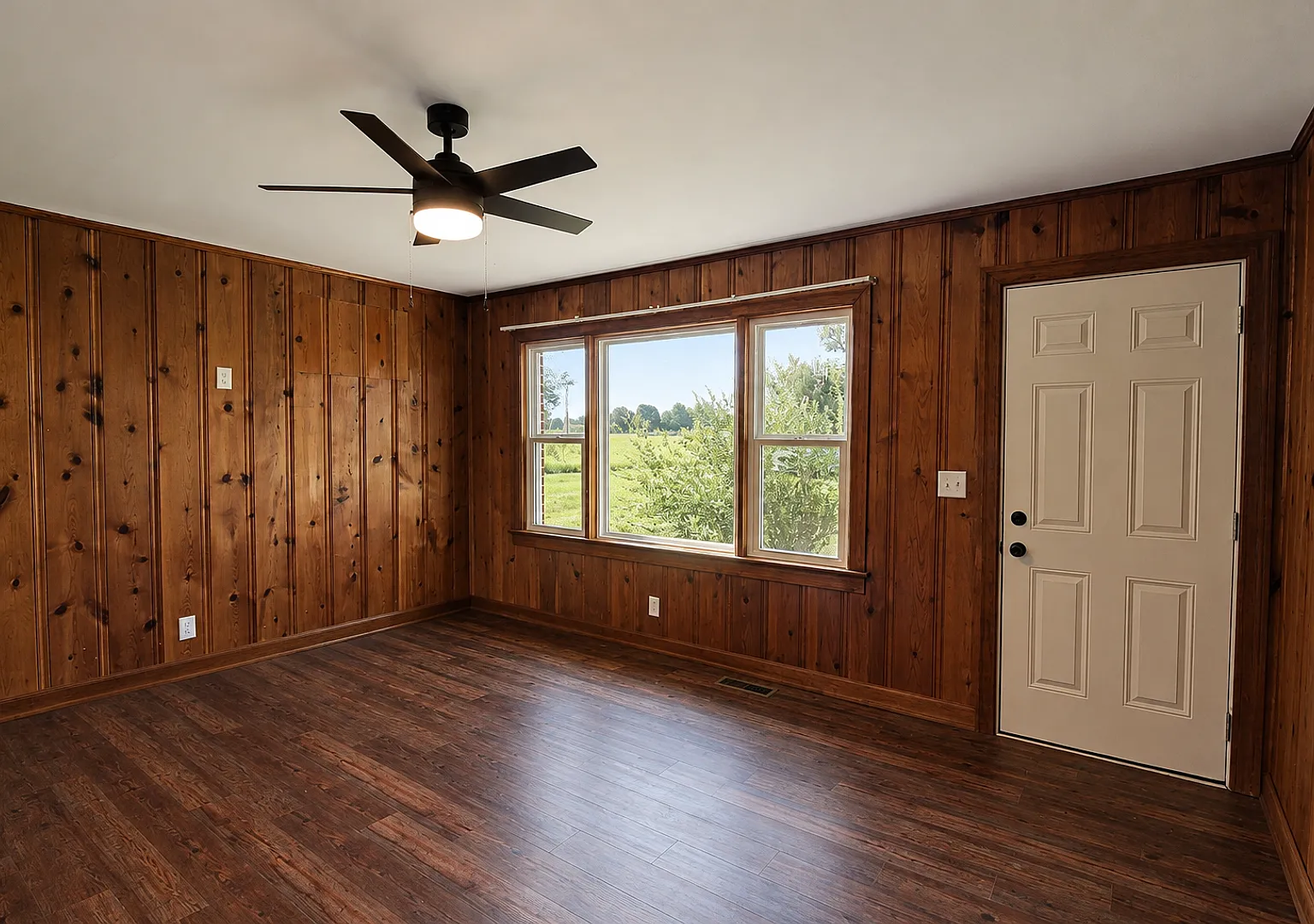 Updated 3-Bedroom Home with Covered Porch and Detached Garage in Baxter — Photo 3