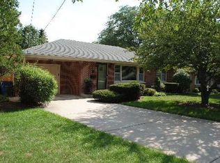 16 Fairview Ct, Clarendon Hills, IL 60514