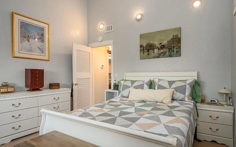 2 bed, 975 sqft, $1,200 — Photo 3