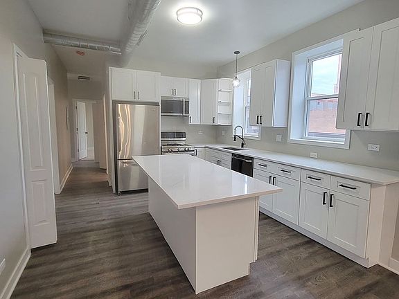 2nd image of 1820 W Belle Plaine Ave APT 2