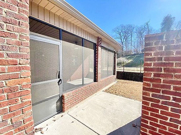 4th image of 435 Savannah Village Dr