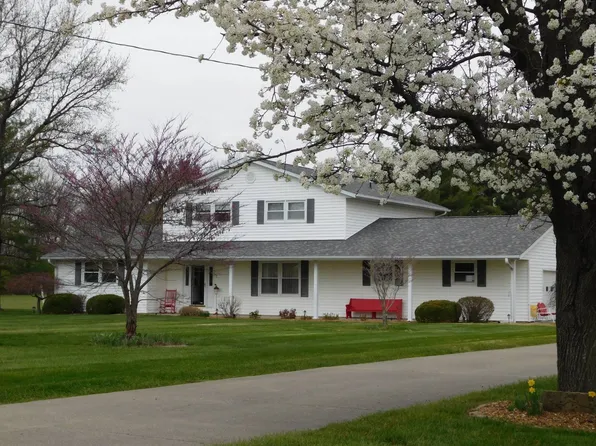 2006 E Hall St, Olney, IL 62450
