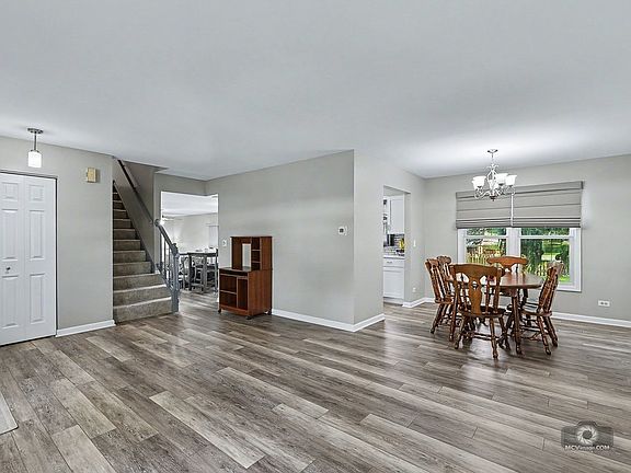 4th image of 392 Basswood Ct