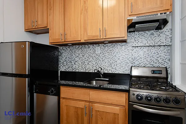 Rented by LC Lemle Real Estate Group | media 20