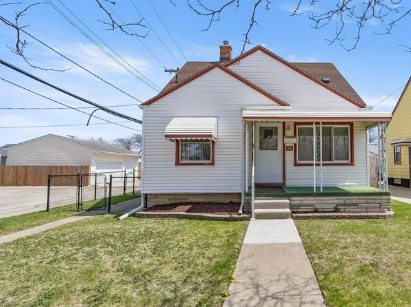 29 Washington St, Trenton, MI 48183