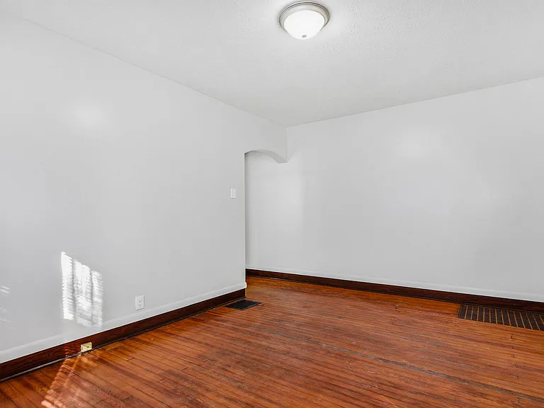 318 Jefferson Ave — Photo 14