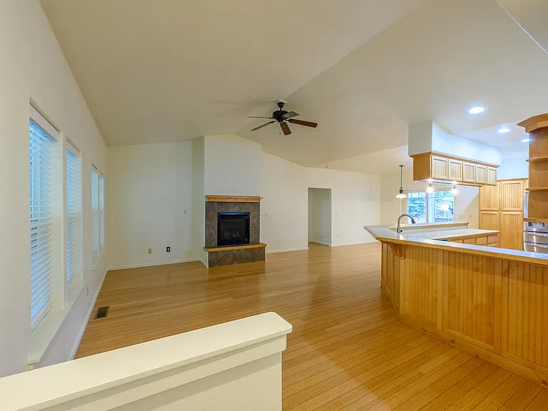 1631 NW Hickory Pl — Photo 6