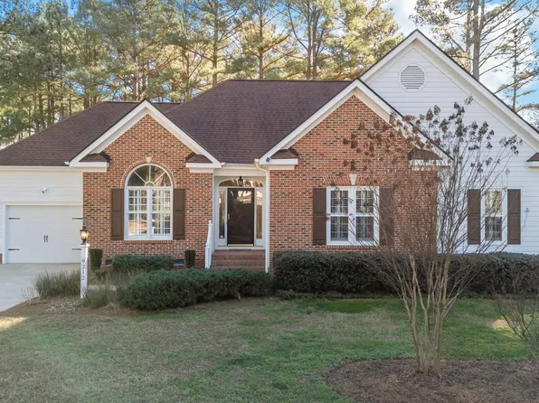 9212 Hunters Greene Dr, Zebulon, NC 27597