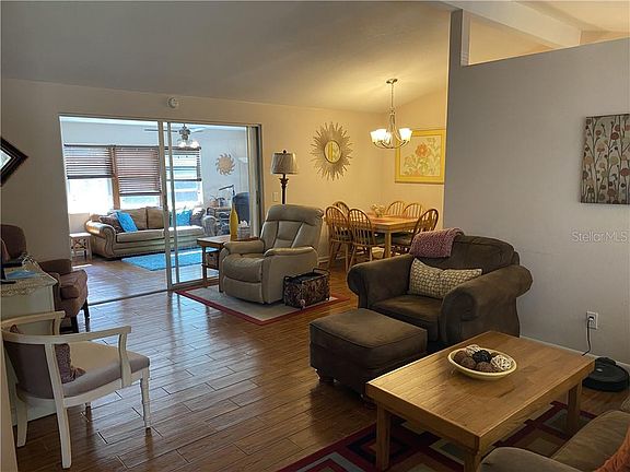 3rd image of 4274 NE Masters Ave