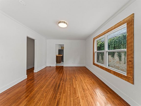 4th image of 111 Greenway St