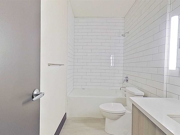 4th image of 121 King St E #303