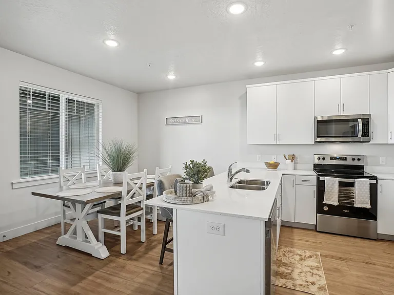 Arrowhead Place — Photo 16