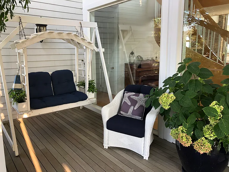 390 Old Montauk Hwy — Photo 25