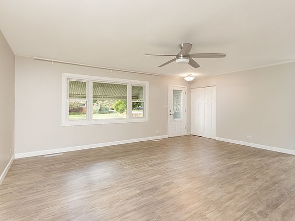 5th image of 255 W Daniels Rd