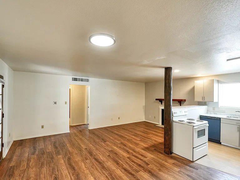 Branson Apartments — Photo 23