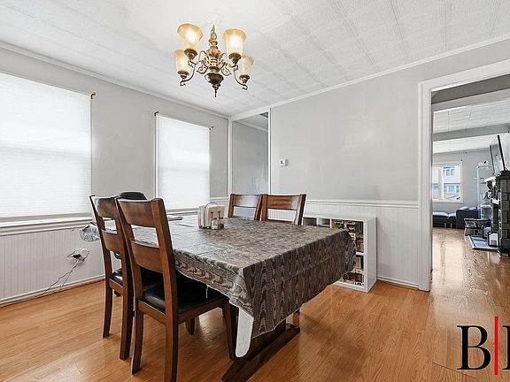 5th image of 2341 Knapp St #1