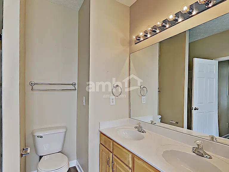 1001 Mallory Ln — Photo 13