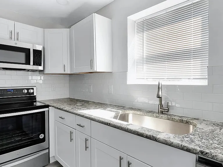 2735 Stuart Dr — Photo 22