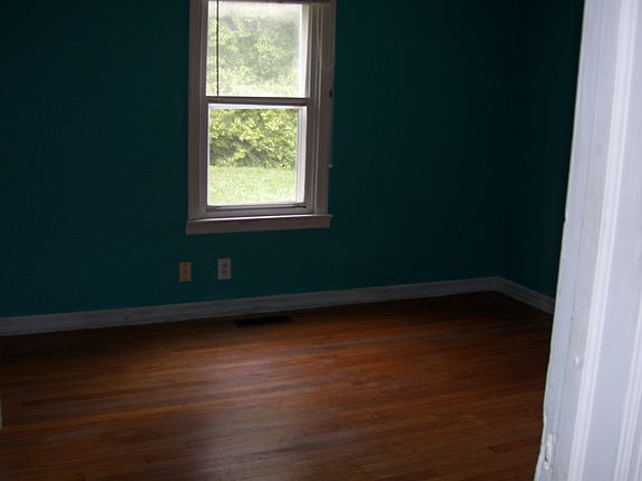 4th image of 1307 N Berkley Ave E