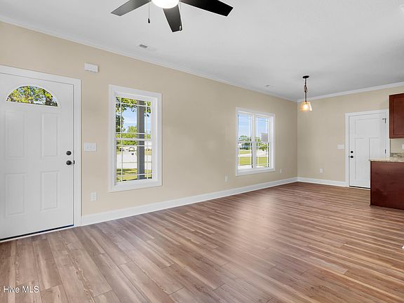 5th image of 128 Macdonald Boulevard