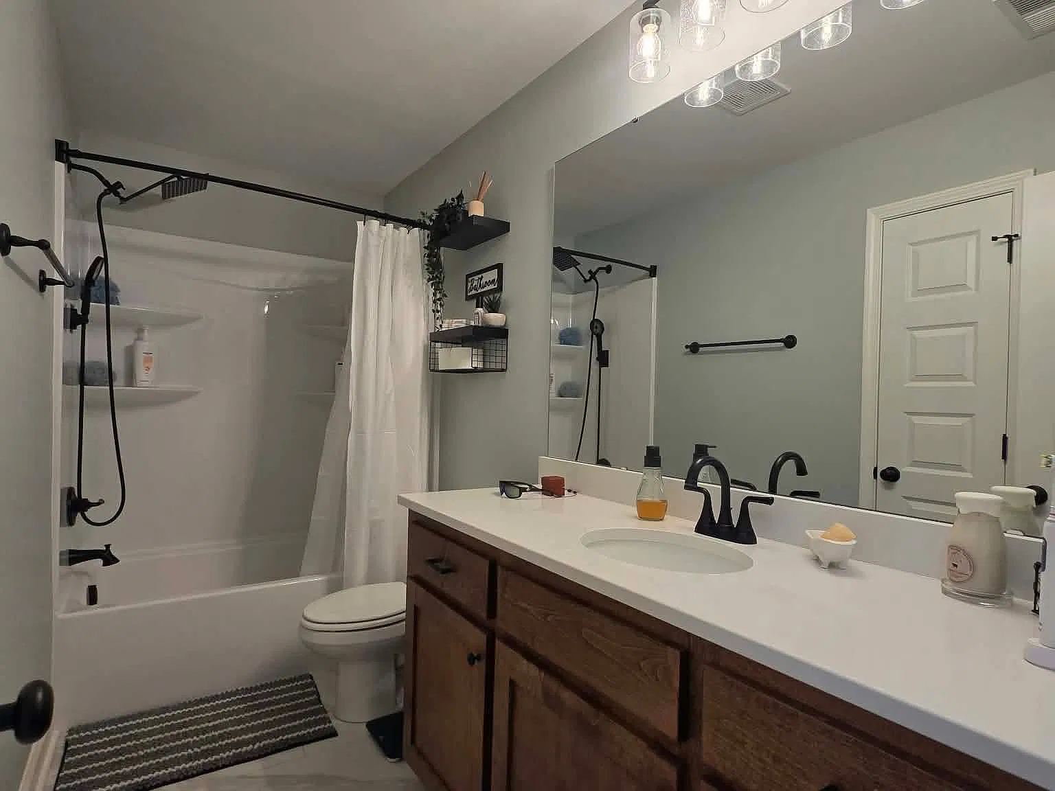3 bed, 2.5 bath, 2200 sqft, $3,000 — Photo 4