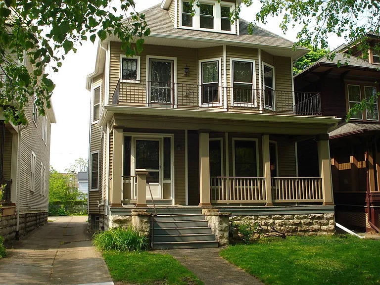118 Russell St — Photo 1