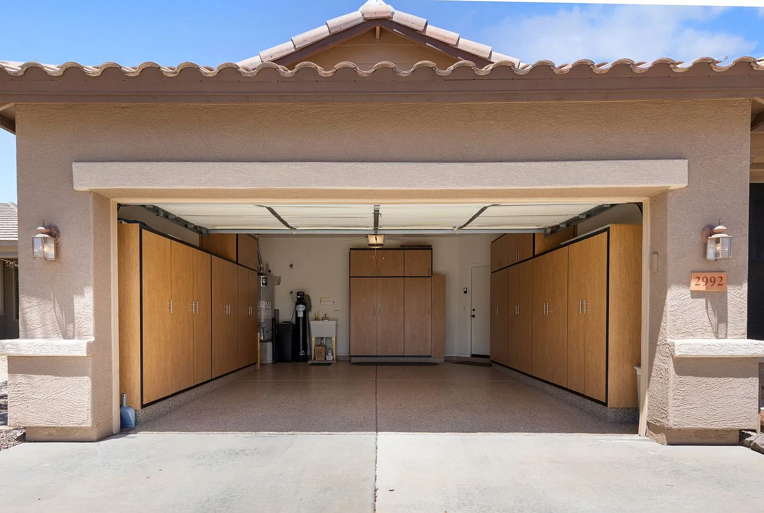 Beautifully Updated 4-Bedroom Single-Level Home with Pool in Gilbert — Photo 4