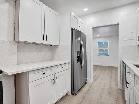 4th image of 1632 Lauderdale Manor Drive