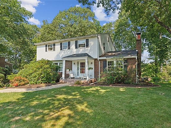 3rd image of 3905 Glencoe Ct