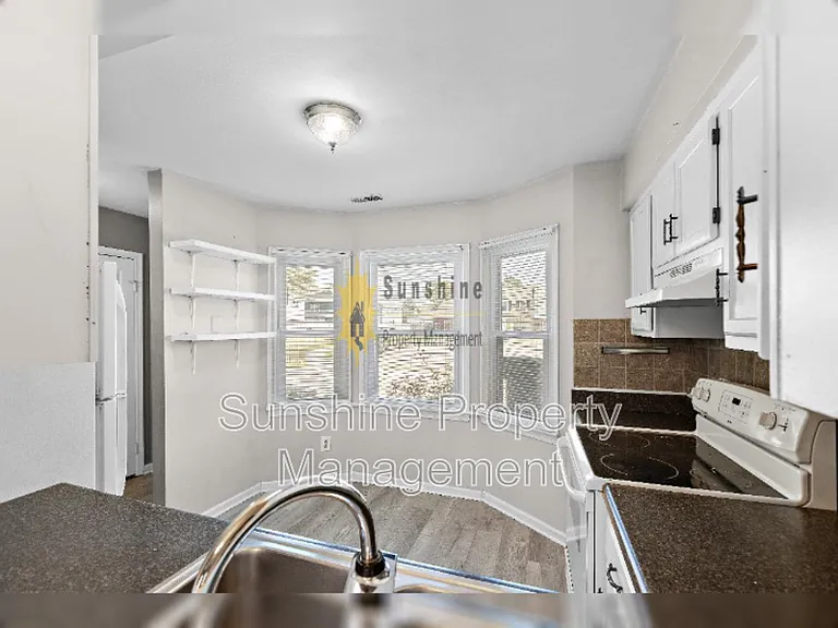 5121 Radcliff Cir — Photo 3