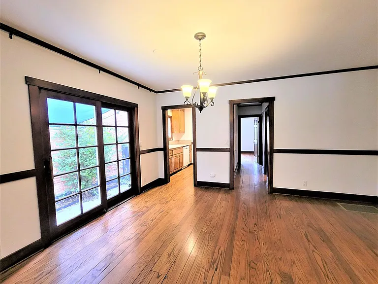 8918 Burton Way — Photo 4