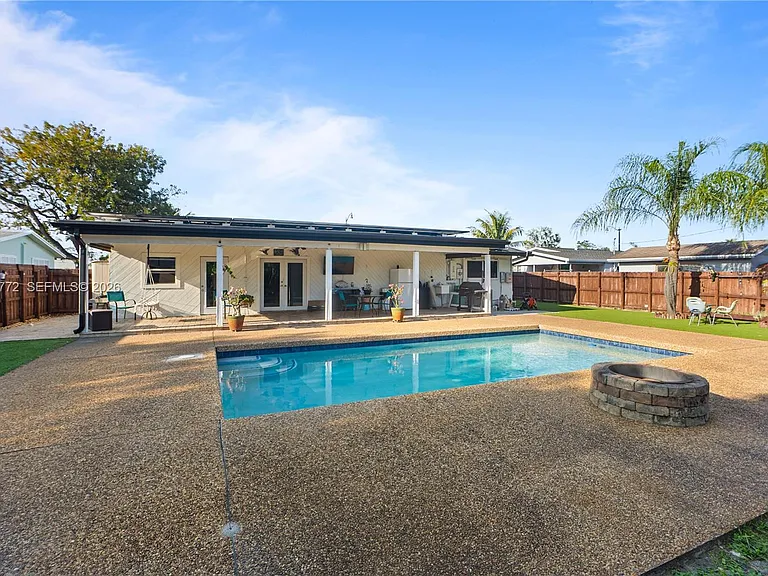 630 NE 23rd Ct — Photo 34