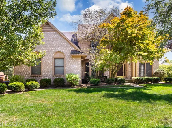 7225 Aaronway Dr, West Bloomfield, MI 48324