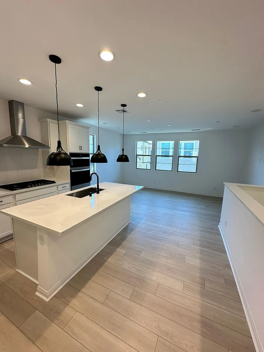 Building Photo - 680 Cornelia Way