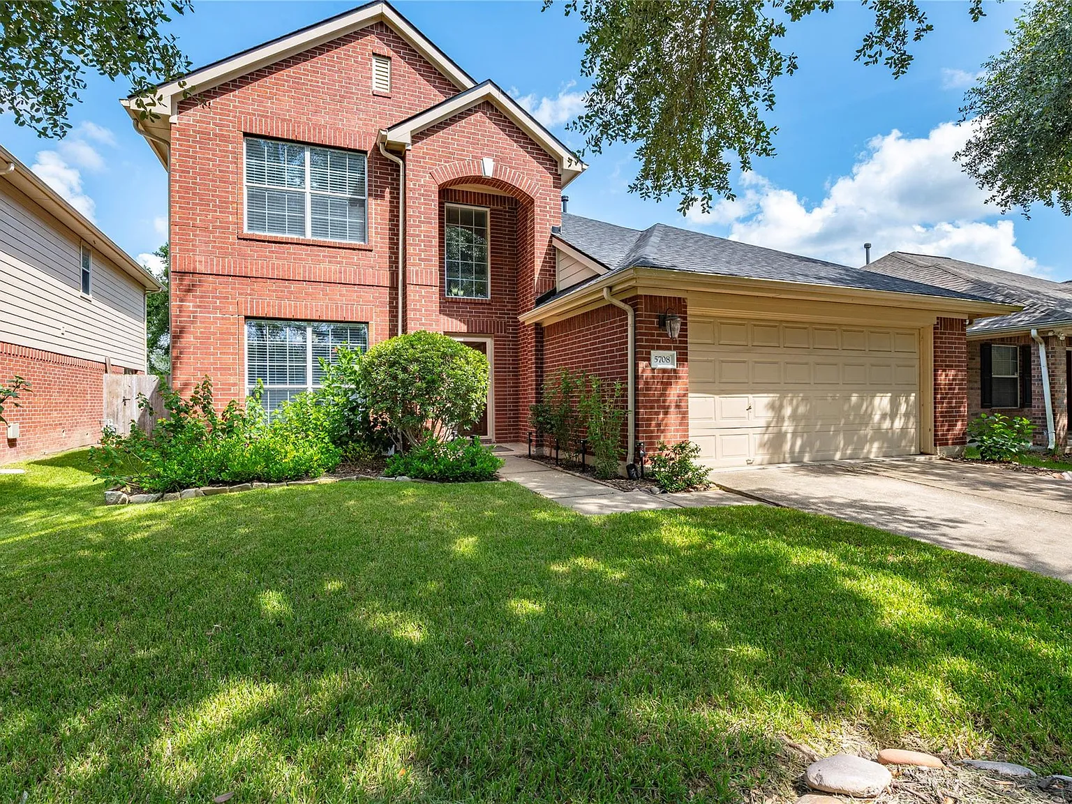 4 bed, 2.5 bath, 2119 sqft, $2,400 — Photo 1