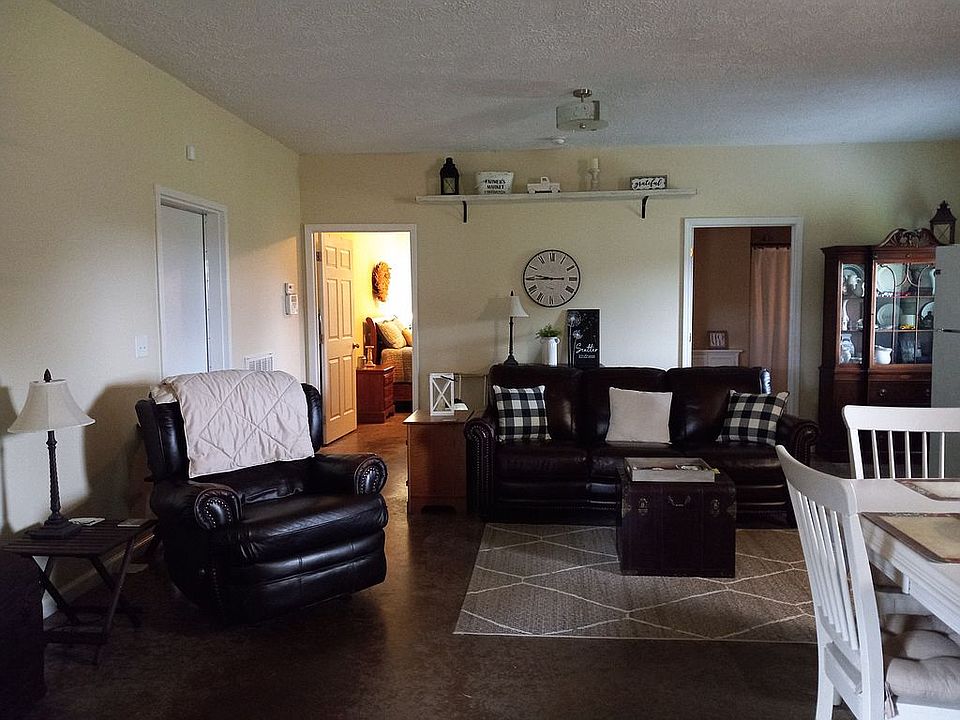1st image of 807 W Highway 22