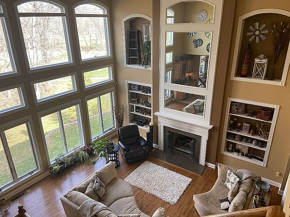 Great Room w/ gas fireplace
