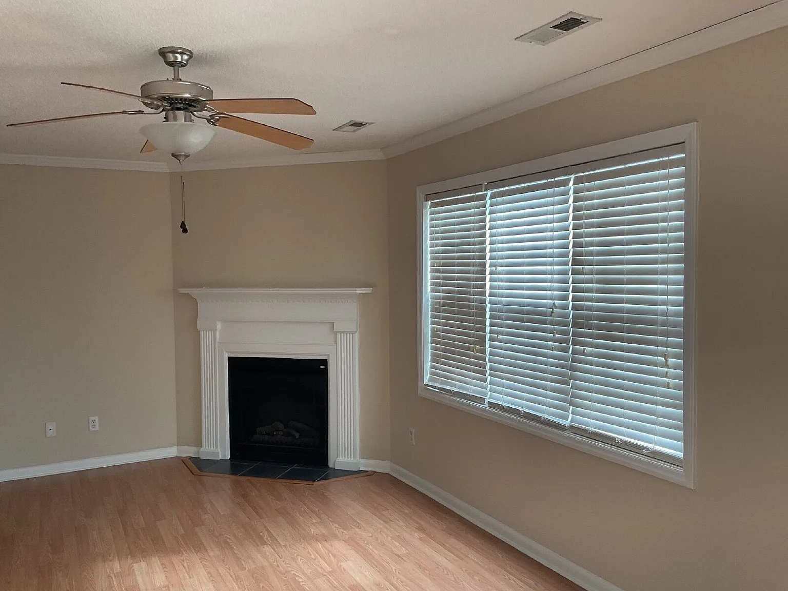 2370 Vineyard Dr — Photo 3