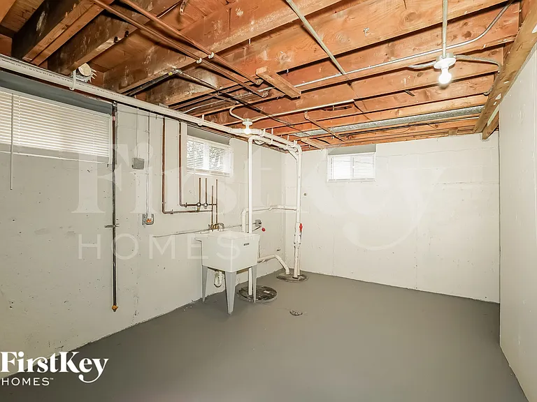 22728 Ridgeway Ave — Photo 17