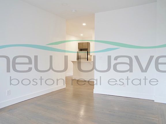 2nd image of 19 Queensberry St APT 5