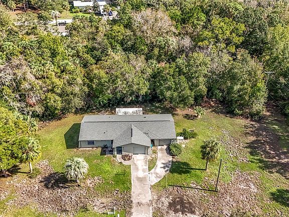 4th image of 1027 N Country Club Dr