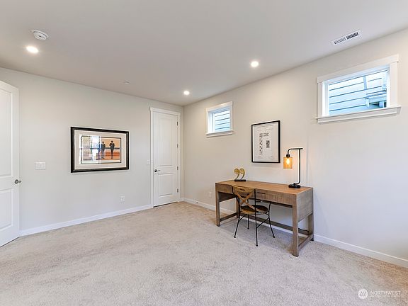 5th image of 34027 SE Vaughan Street