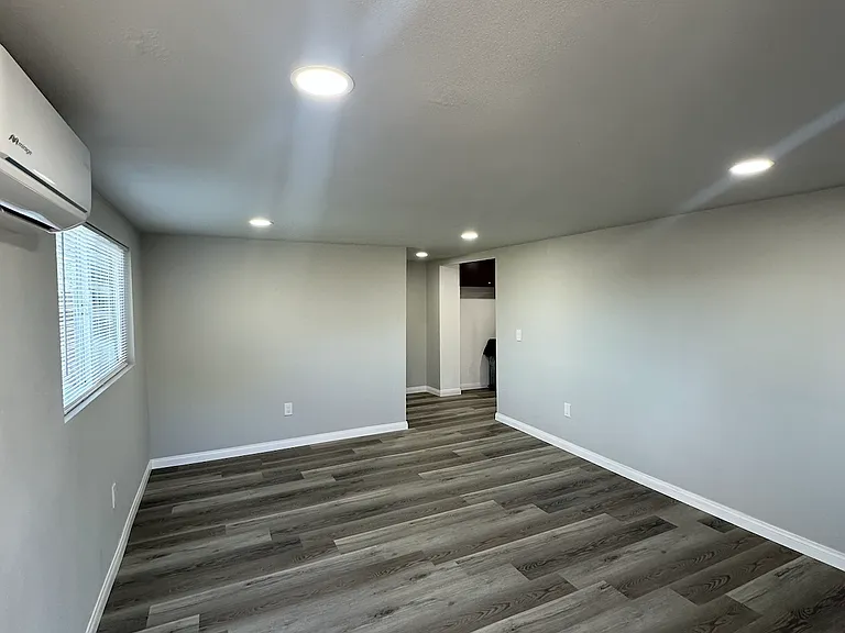 2339 Van Ness Ave #B — Photo 4