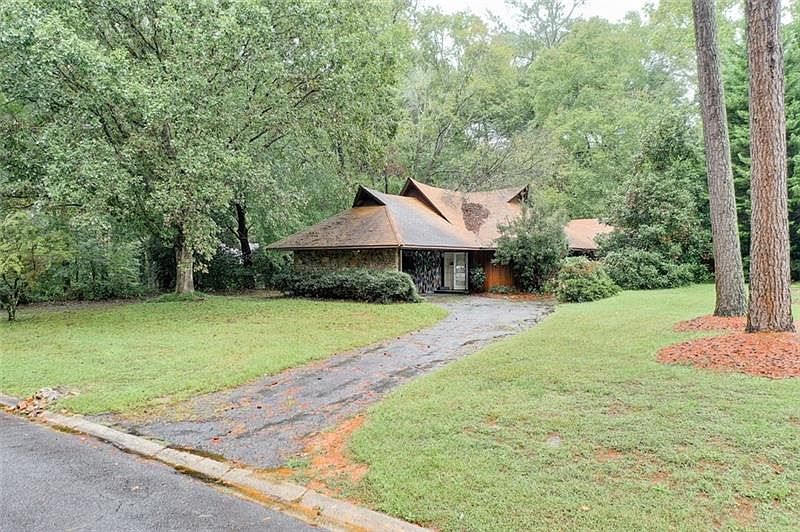 1st image of 3159 Royal Oak Dr