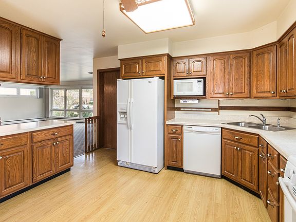 4th image of 844 S Golf Cul De Sac St