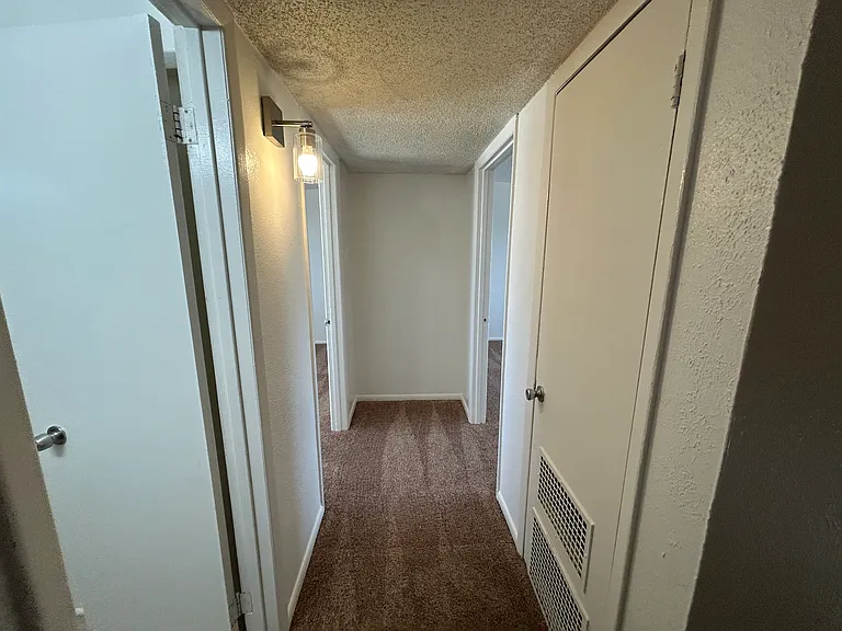 6 bed, 3.0 bath, 2269 sqft, $2,495 — Photo 32