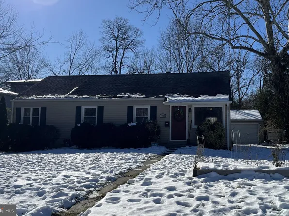 1928 Ware Rd, Falls Church, VA 22043