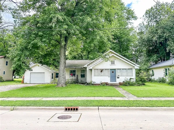 602 N Range St, Oblong, IL 62449