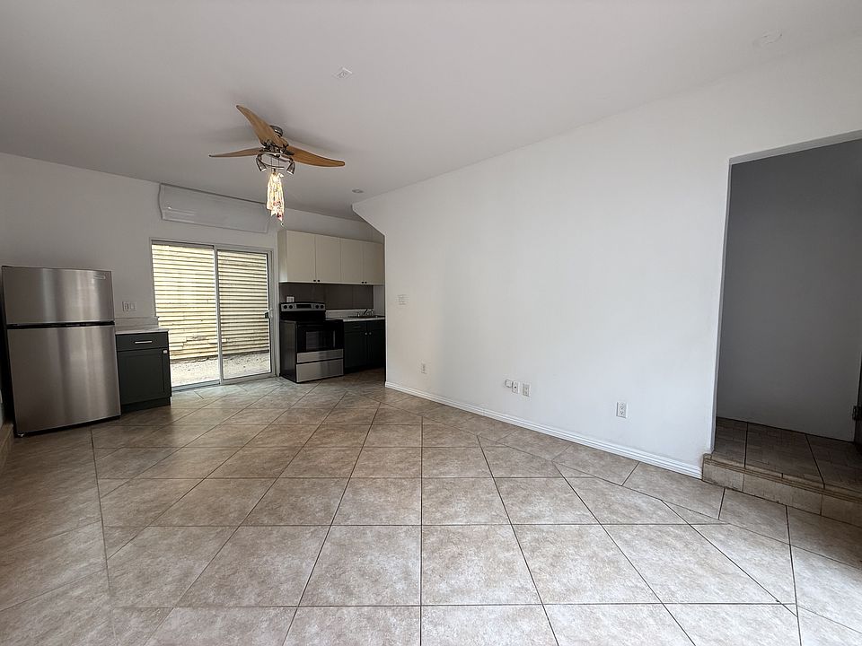1st image of 748 1/2 N La Jolla Ave